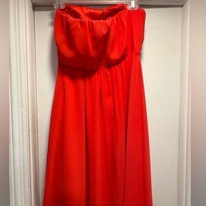 Strapless Vince Camuto Coral Red Party Dress. Size 4
Built in bra & side support